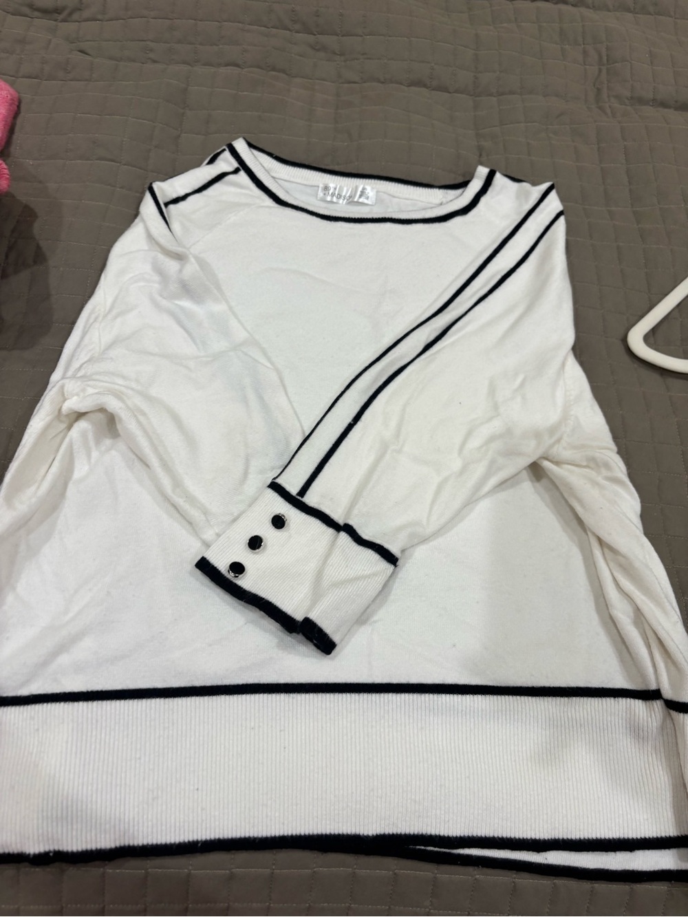 89th & Madison White Crewneck Sweater with Black Trim